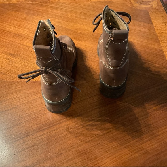 Boots - Picture 3 of 5